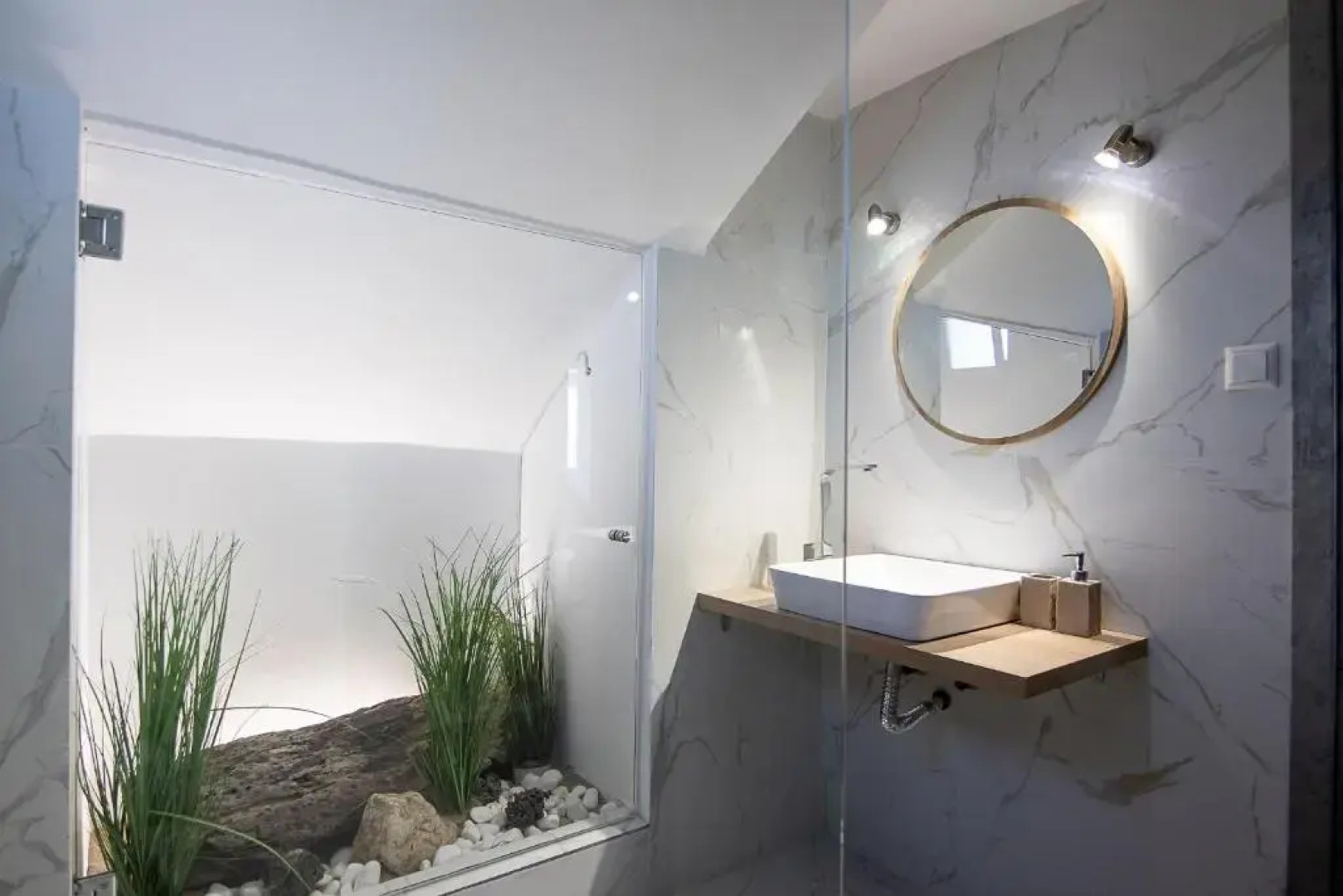 Georgianna's suite with private pool , 'greysuite'