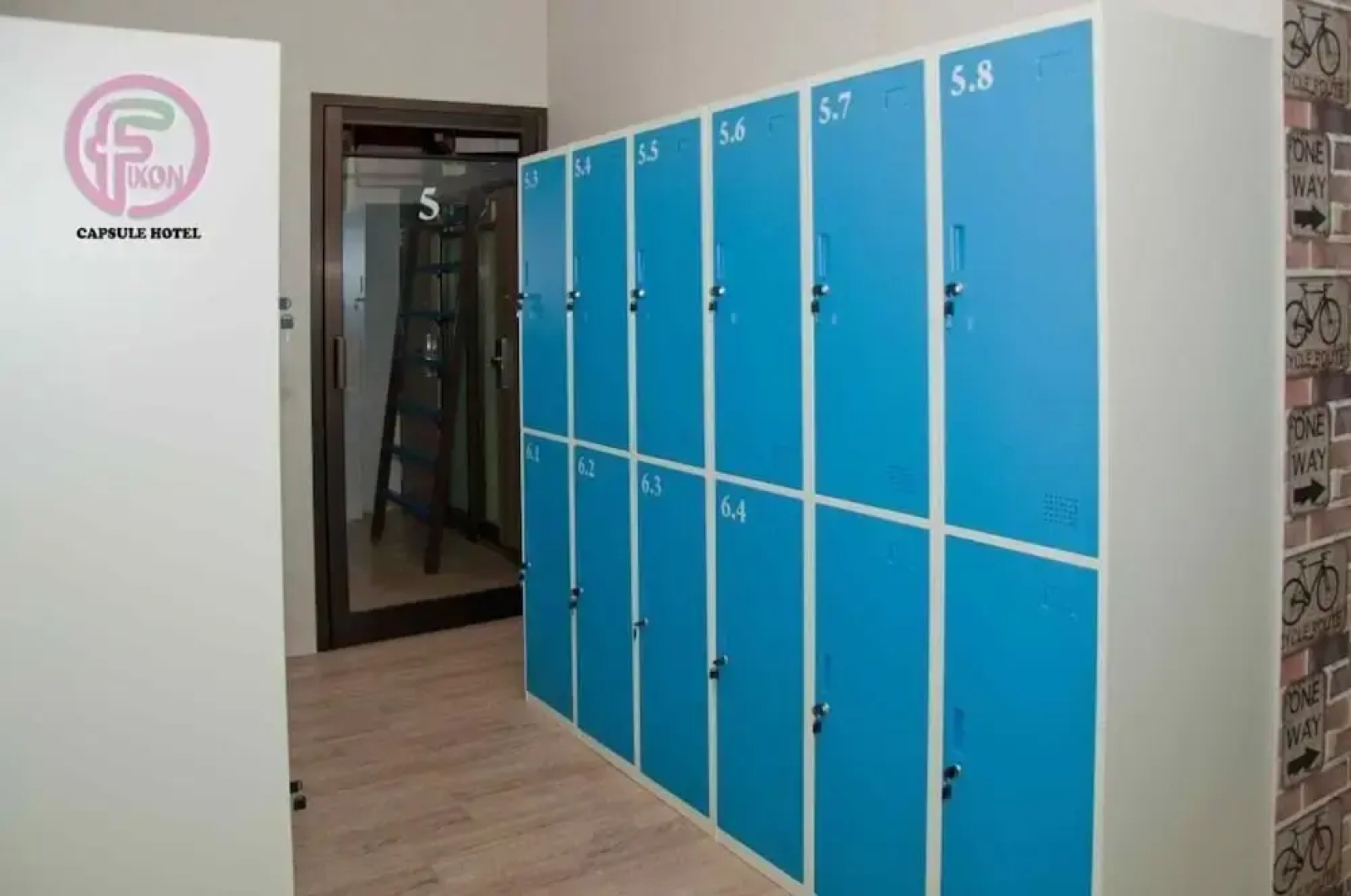 FixOn Capsule Hotel