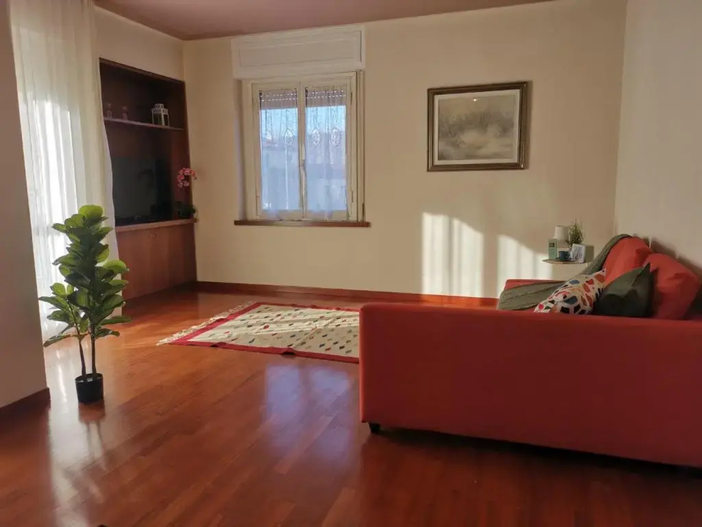 Bnbook - Sesto Calende Train Station