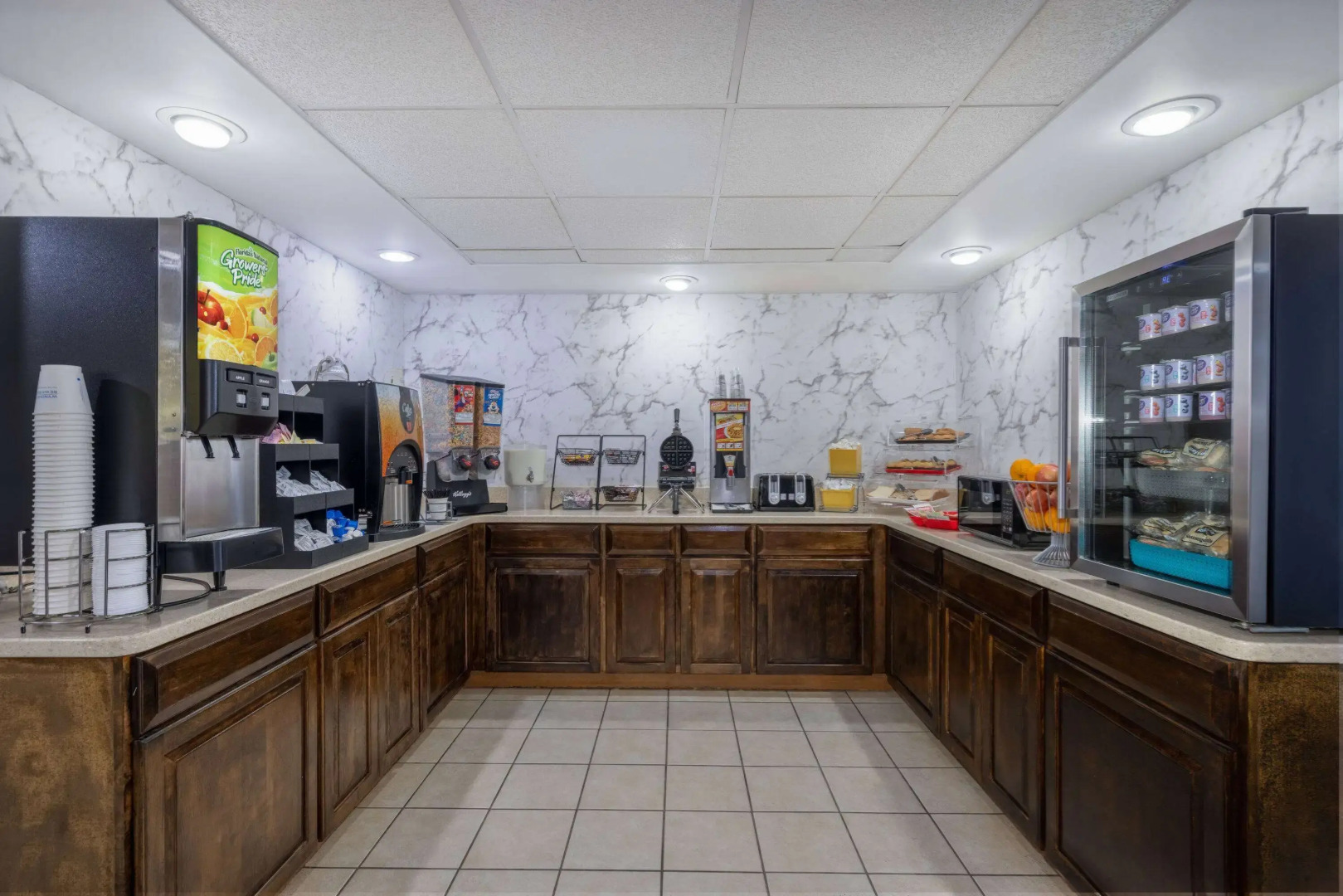 Days Inn & Suites by Wyndham Fort Bragg/Cross Creek Mall