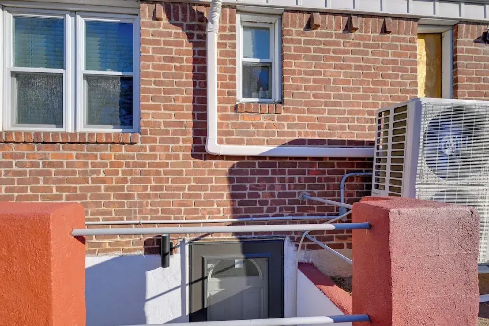 Lovely Elmont Apartment - Walk to Bus Stop!