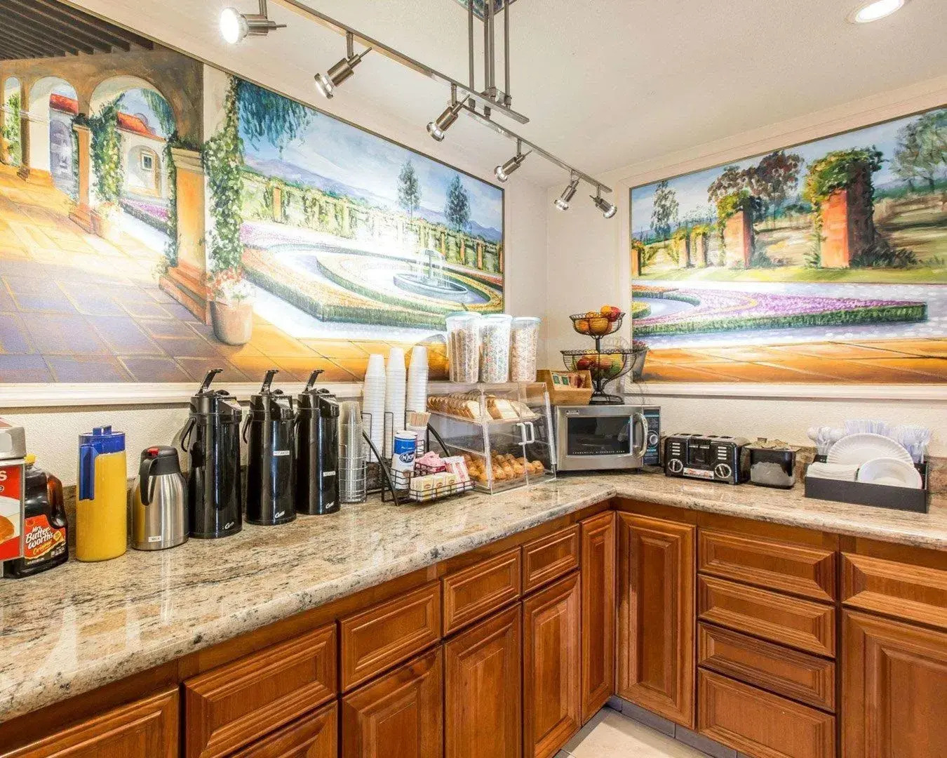 Rodeway Inn & Suites Colton - Riverside