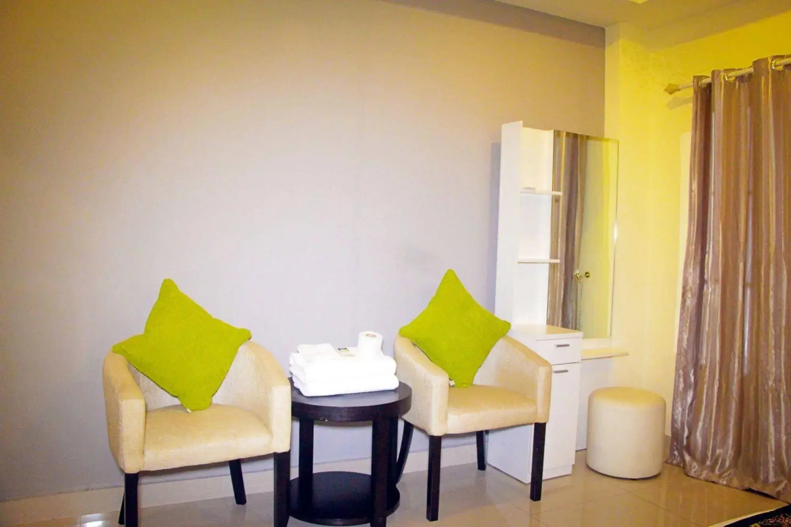 Royal Q&D Suites Hotel