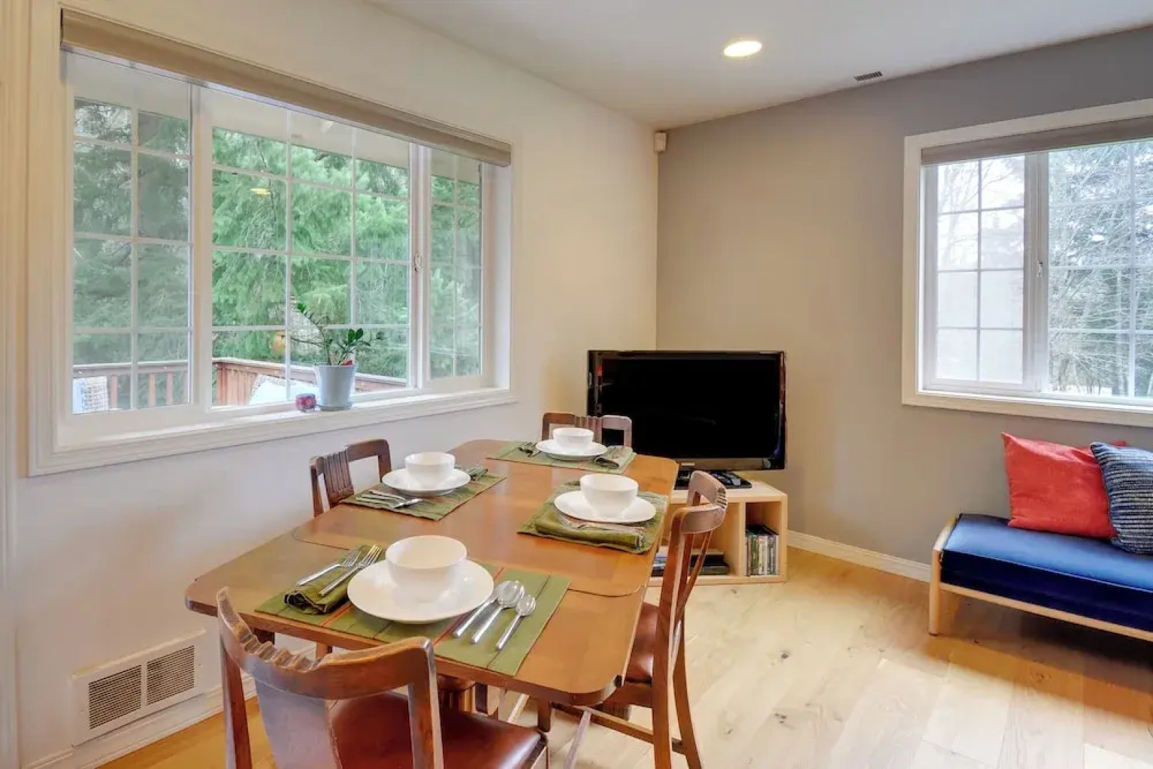 Central 4-acre Cottage w/ Deck: Walk to Bay!