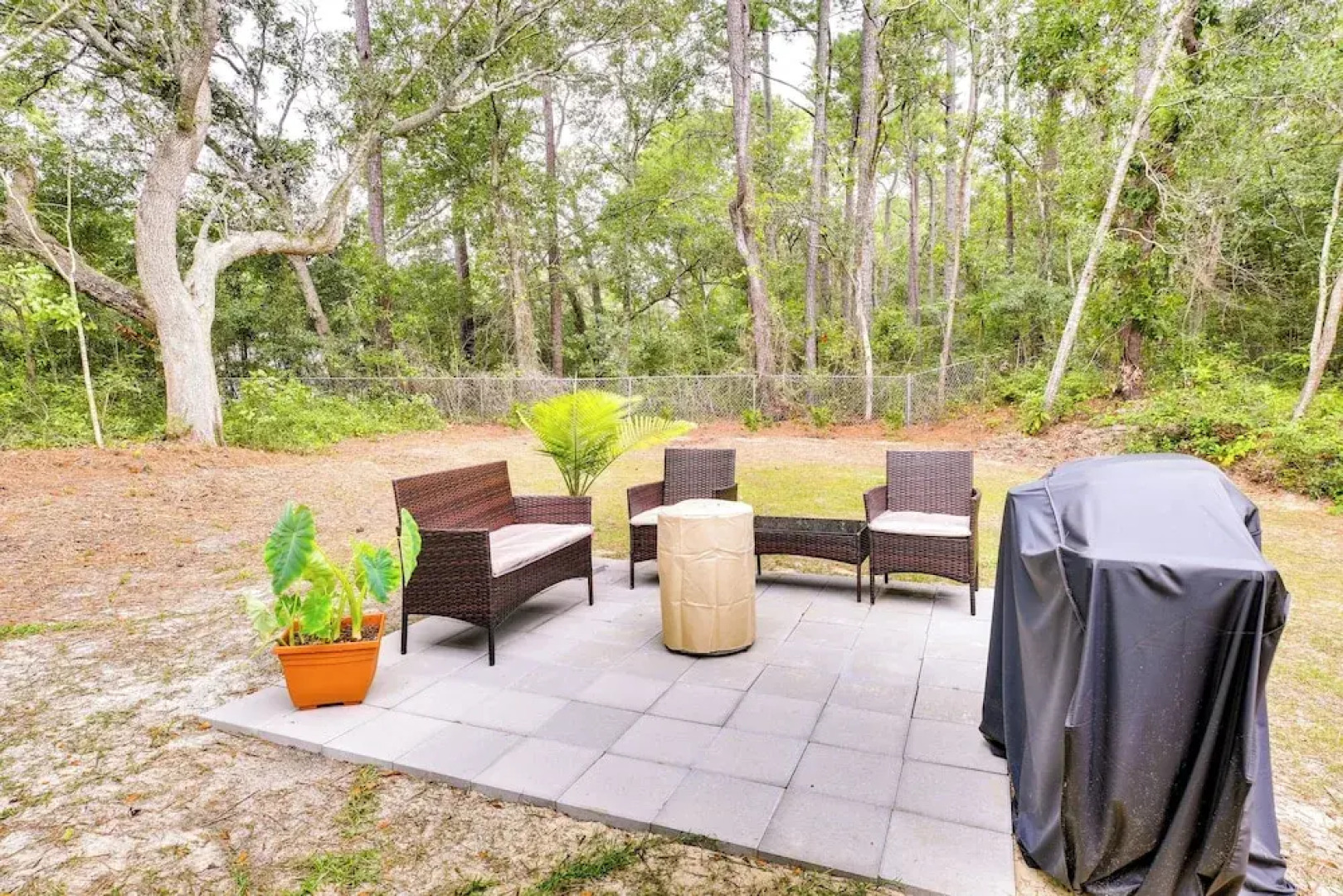 Cozy Cottage: Minutes to Downtown Southport!