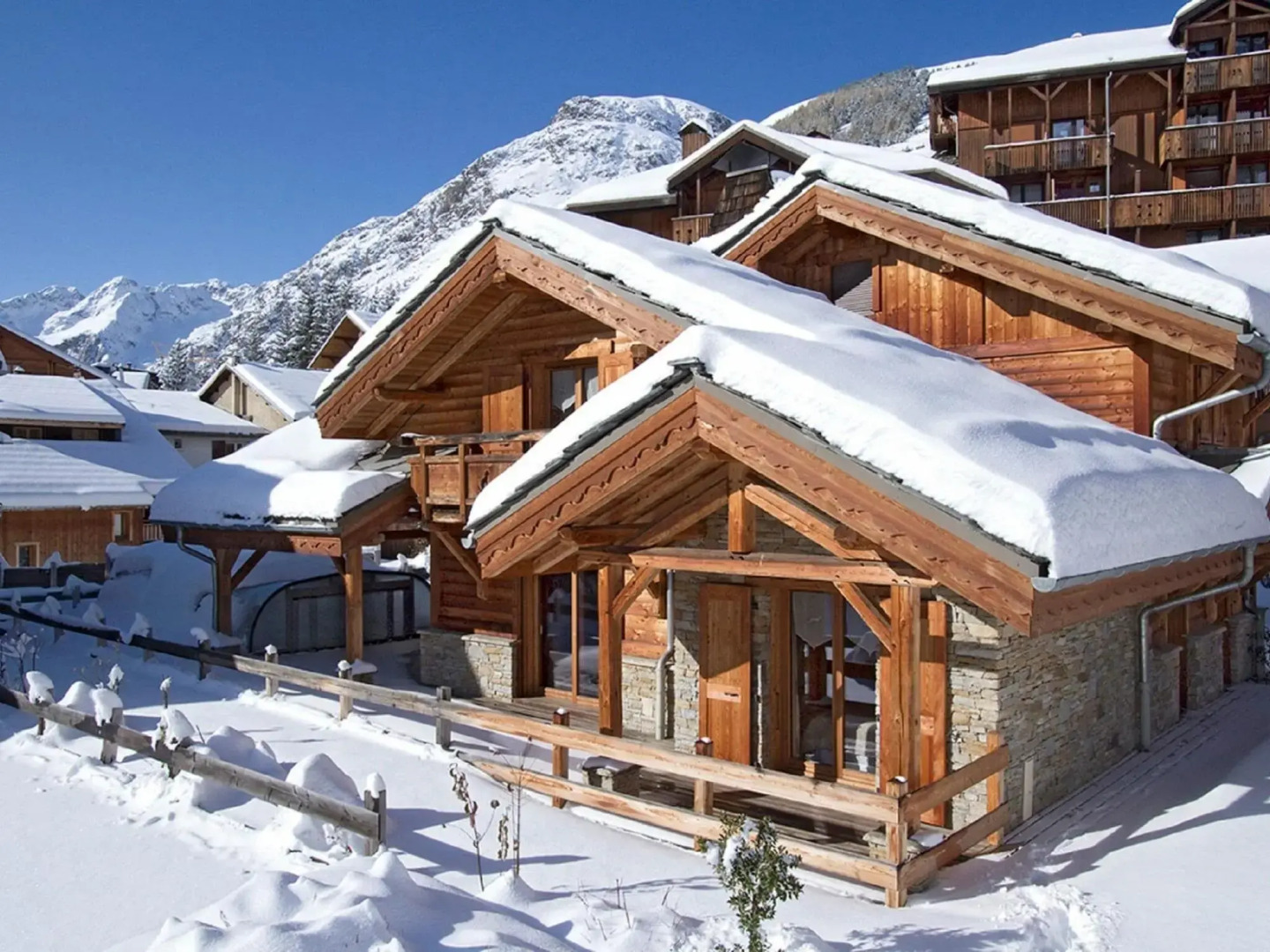 Beautiful 14-person chalet with sauna and private swimming pool in Les Deux Alpes