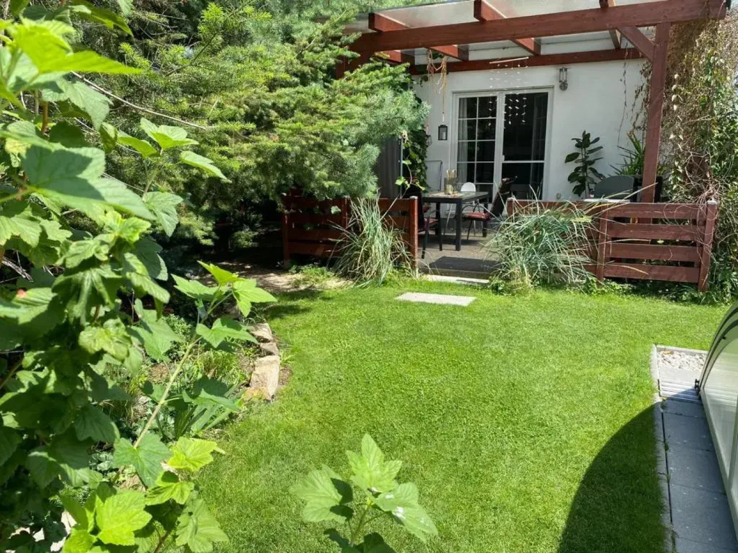 Pool & Lake Holiday Home