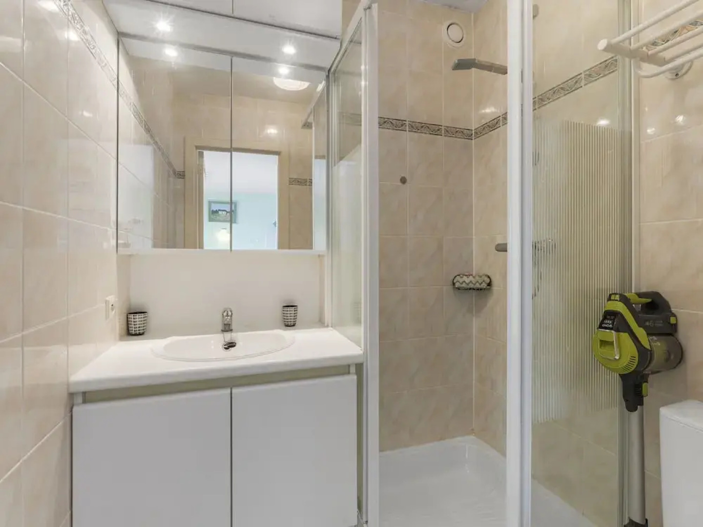 Spacious Studio Near Seafront