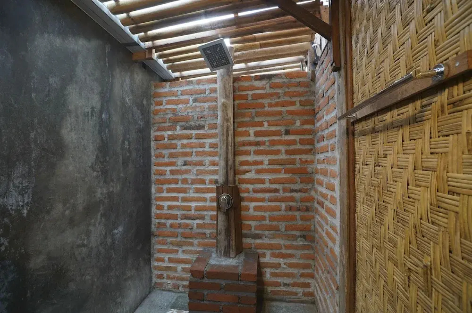 Kayu Beach Villa by OYO Rooms