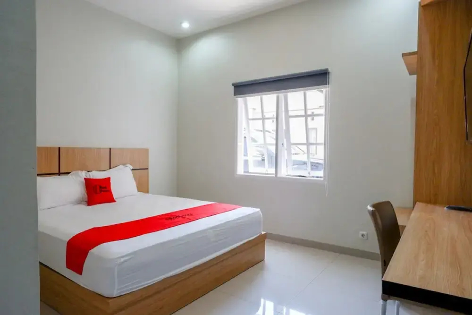 RedDoorz Syariah near Mutiara SIS Al Jufrie Airport Palu 2