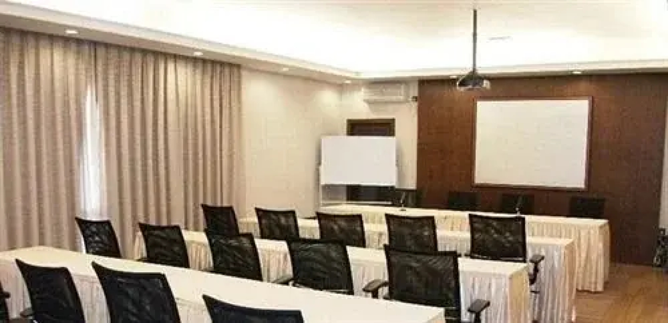 Ganlanba Spa & Resort Hotel