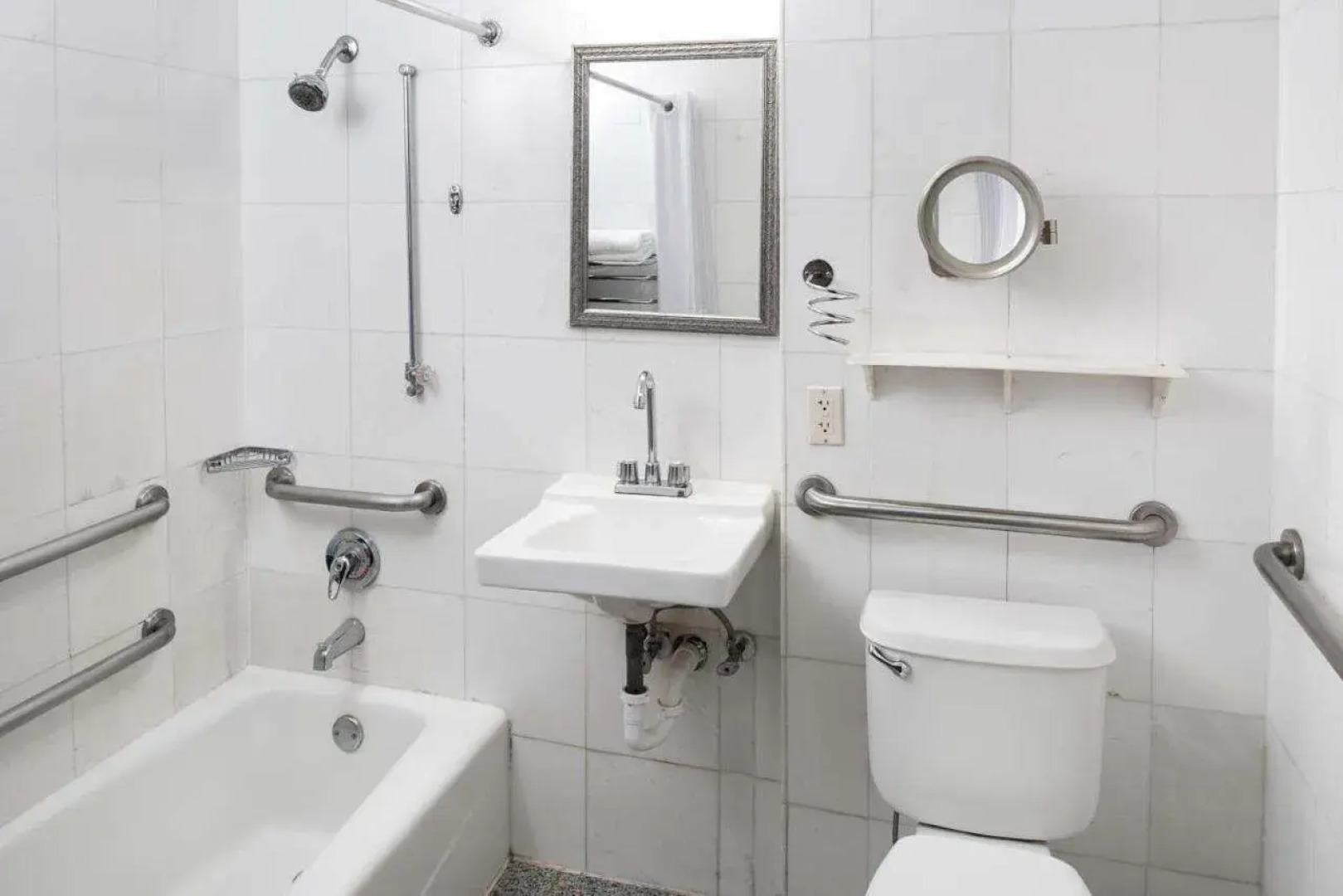 Sherry Frontenac Oceanfront Hotel