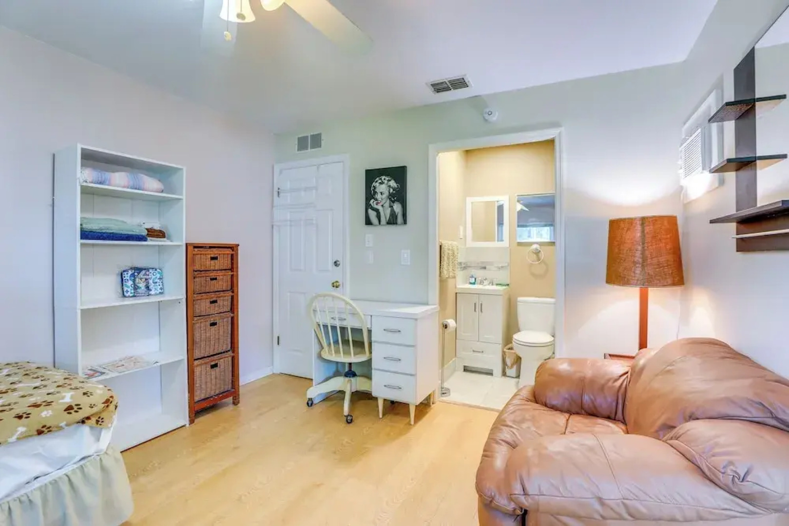 Walkable Studio in Pinellas Park w/ Desk & Patio