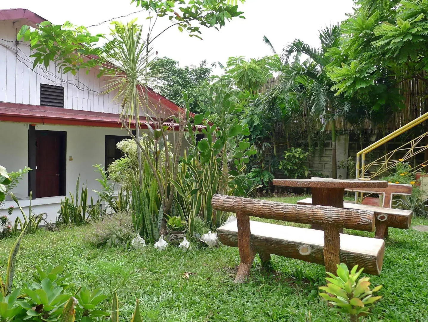 DLM Pensionne House