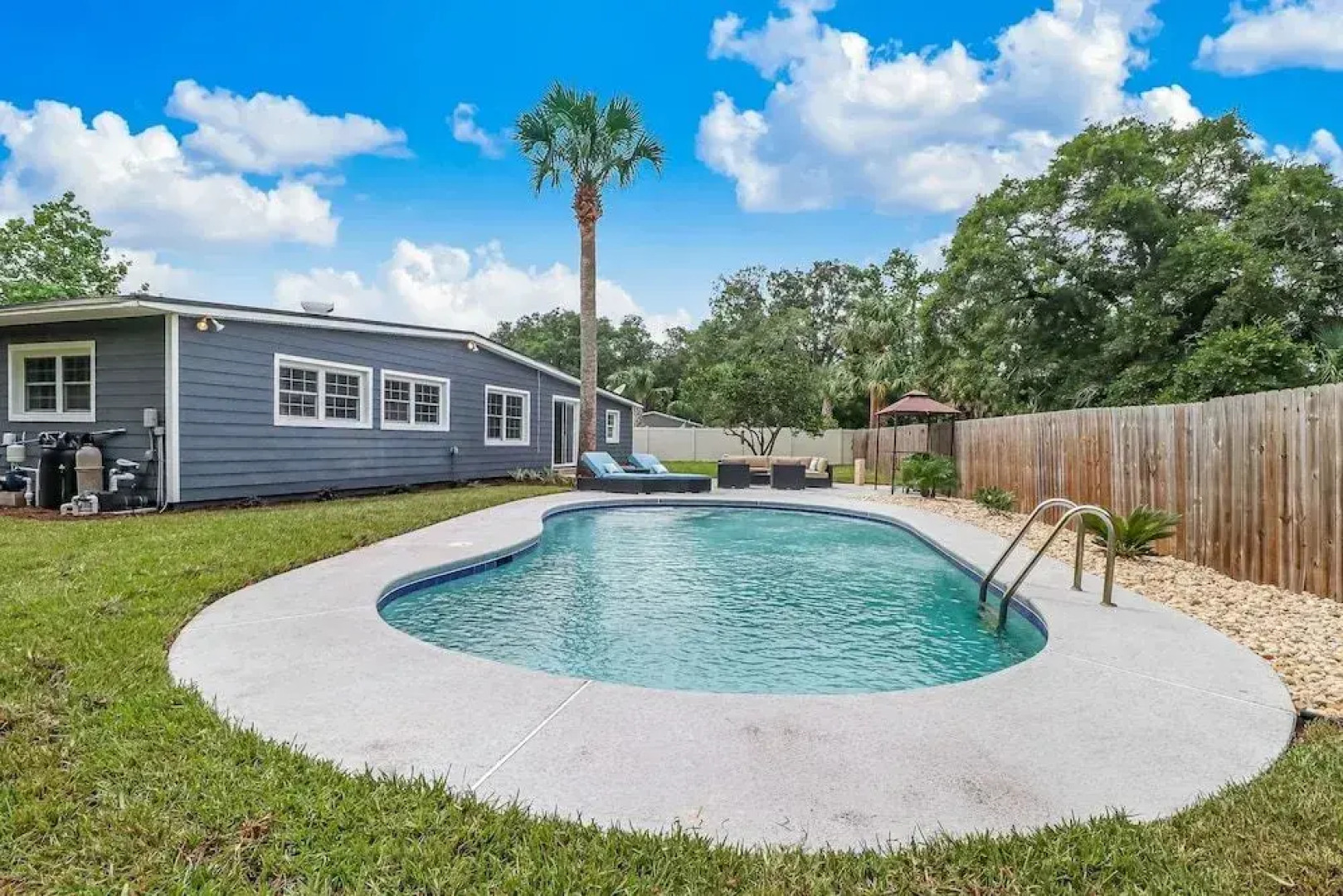 Private Pool Oasis, Walking Distance to the Beach