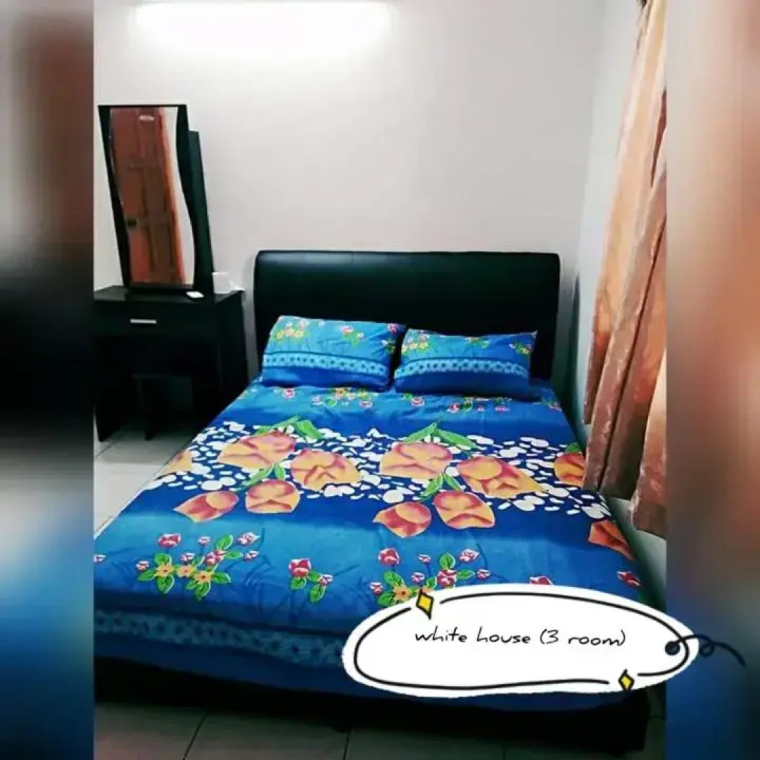 Pandai dickson Banglow white & yellow house