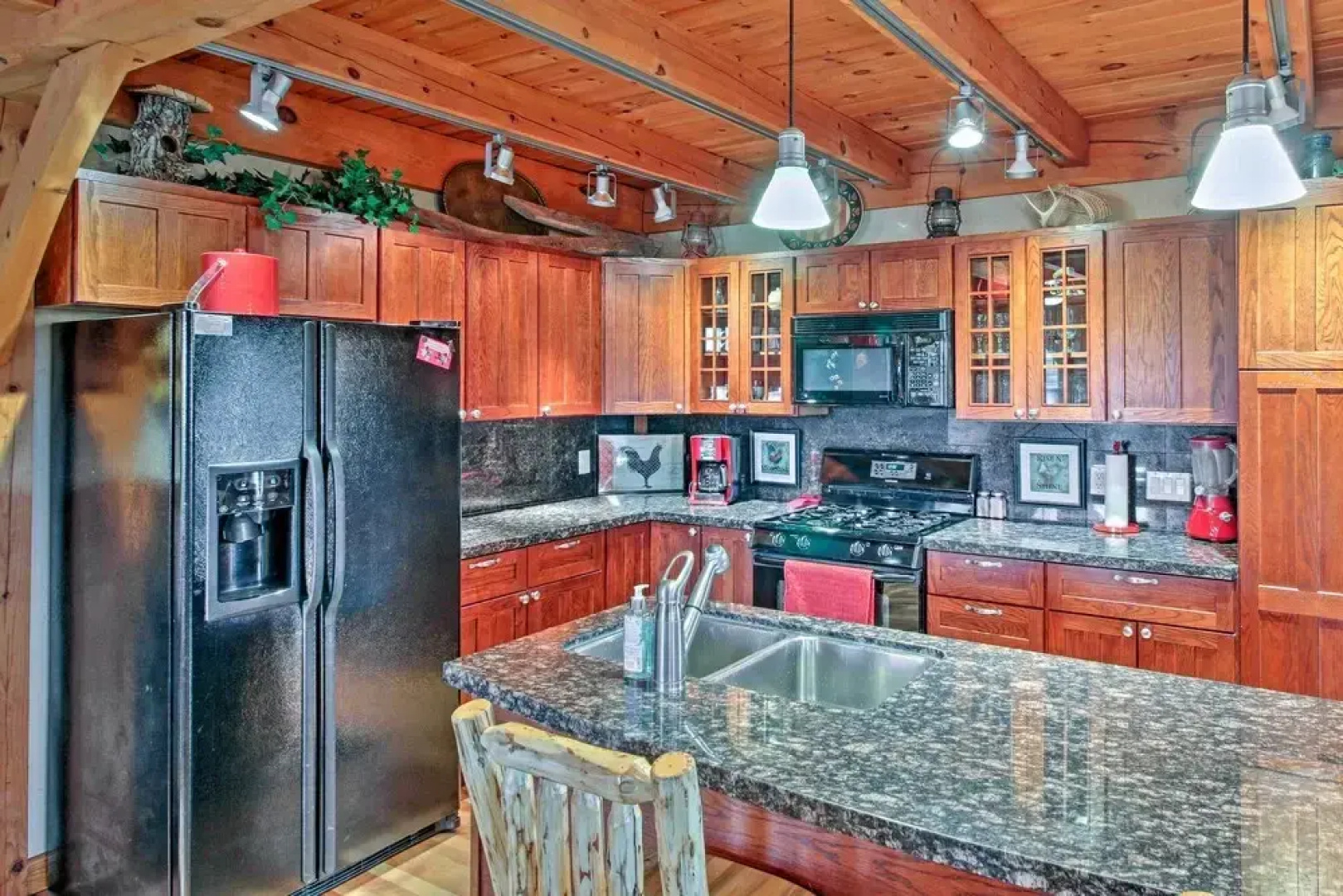 Spearfish Home on 40 Acres w/ Private Lake!