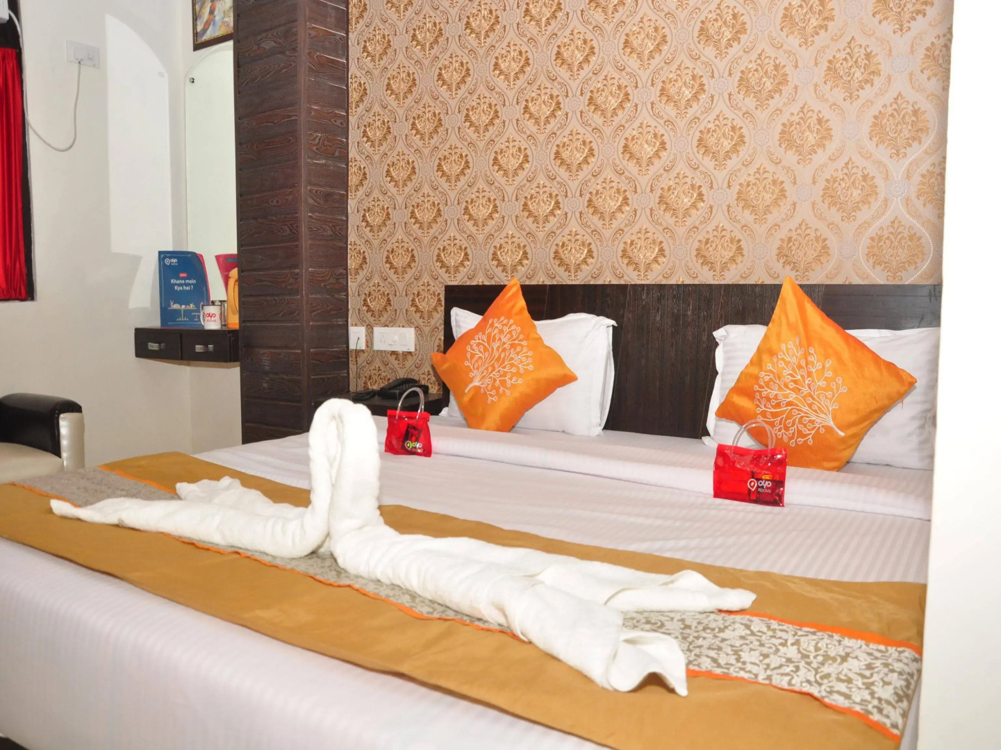 OYO 8766 Hotel DS Regency