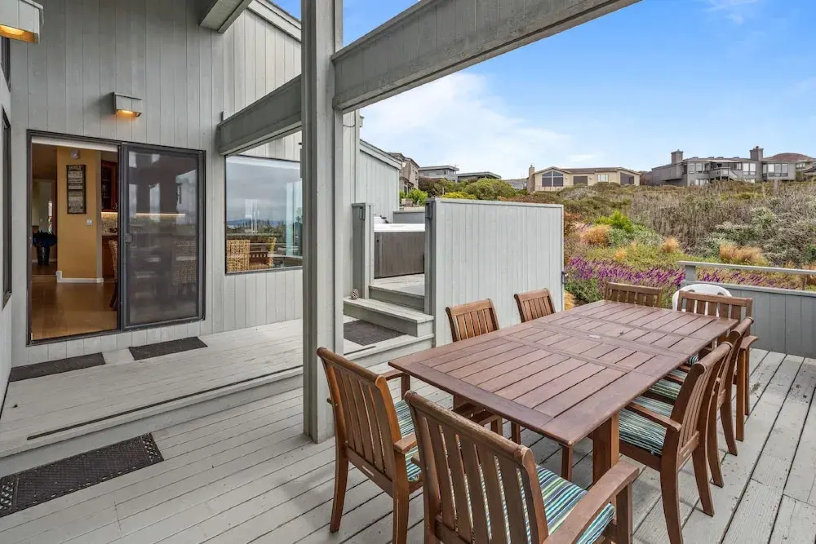 New Listing! All-suite Eagle's Nest W/ Hot Tub 3 Bedroom Home