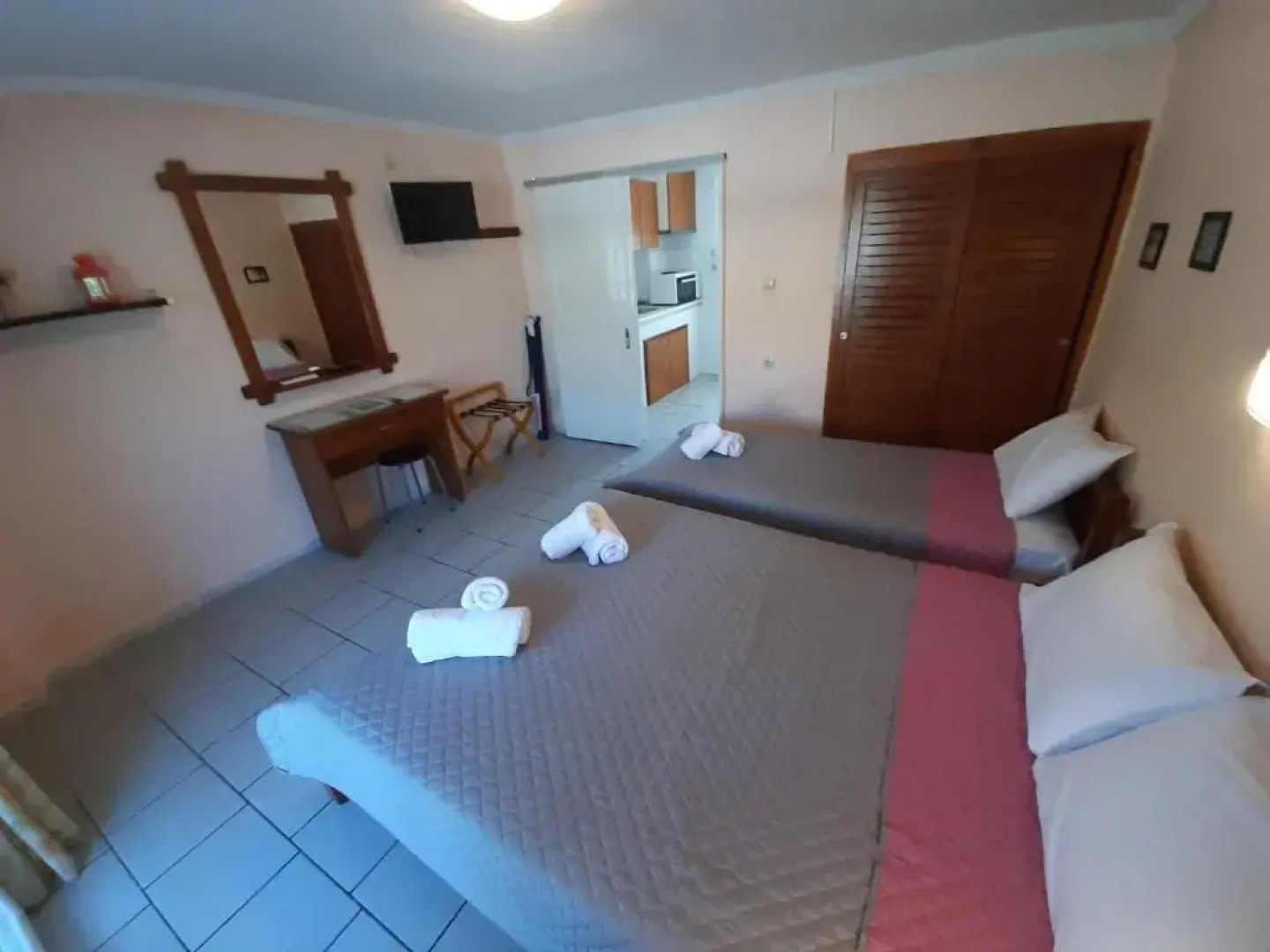 Theramvos Studios By Thomas