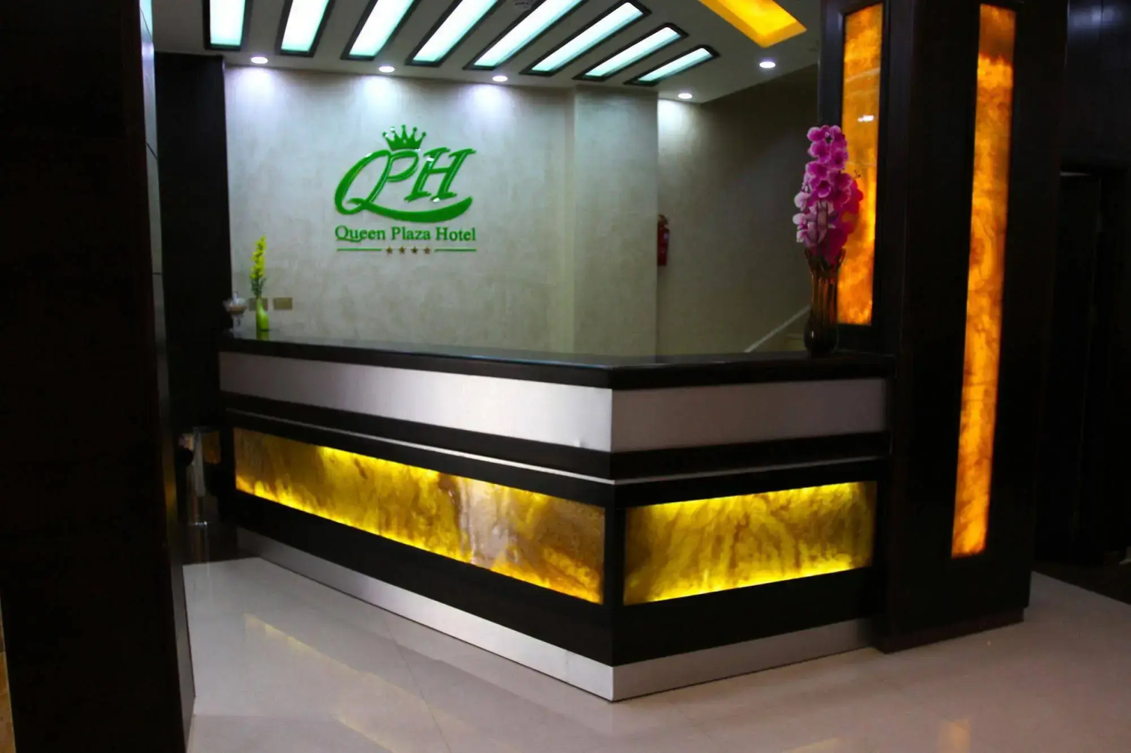 Queen Plaza Hotel