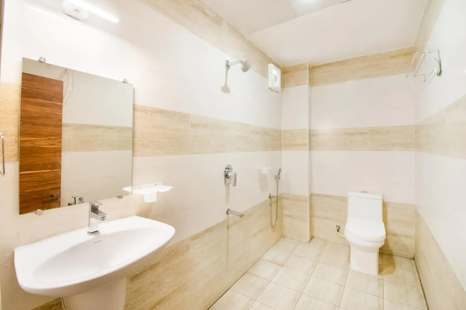 Oyo 74876 Hotel Lakshmi Sai Grand