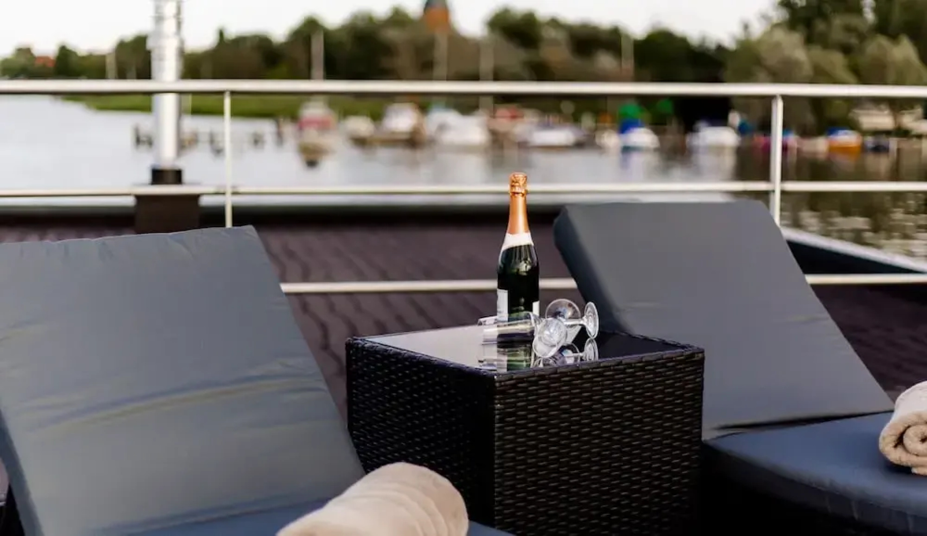 WELL Hausboote