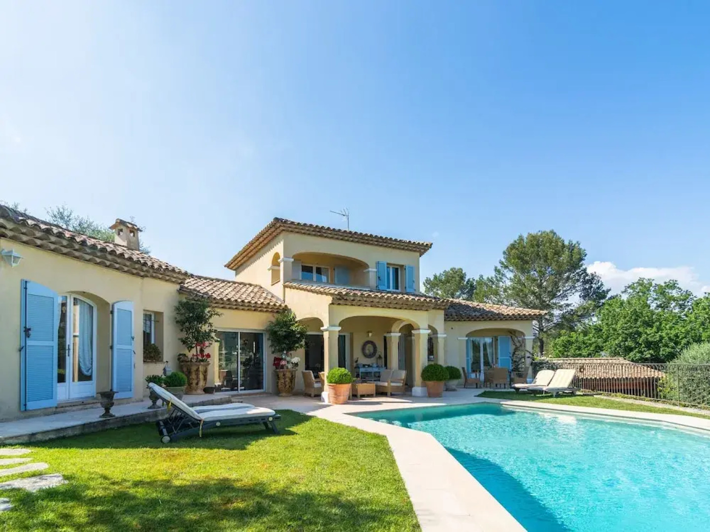 Luxurious Villa With Internet and Private Swimming Pool, Near Grasse