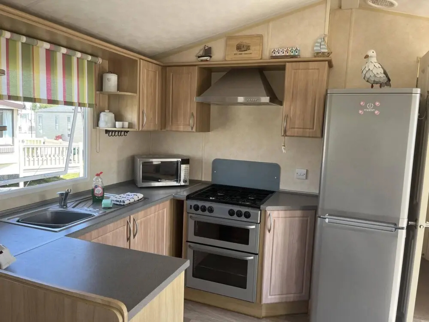 Pets Stay Free 2 Bedroom Caravan at Heacham Beach