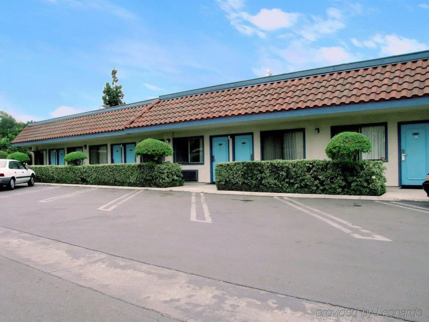 Palm Inn Hotel near Tyler Mall Riverside