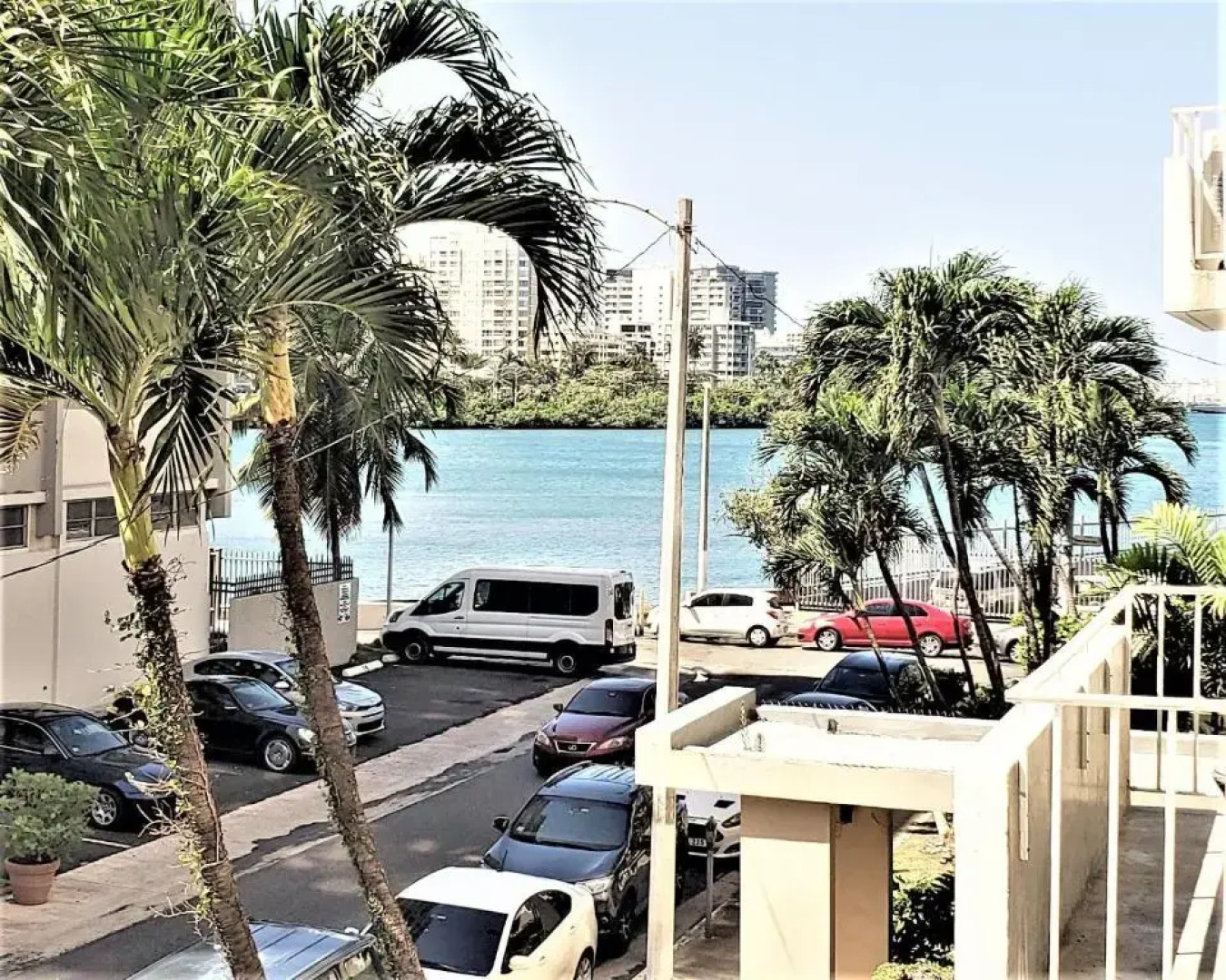 KASA Ritz at the Lagoon large studio 1 BLOCK TO BEACH at La Concha