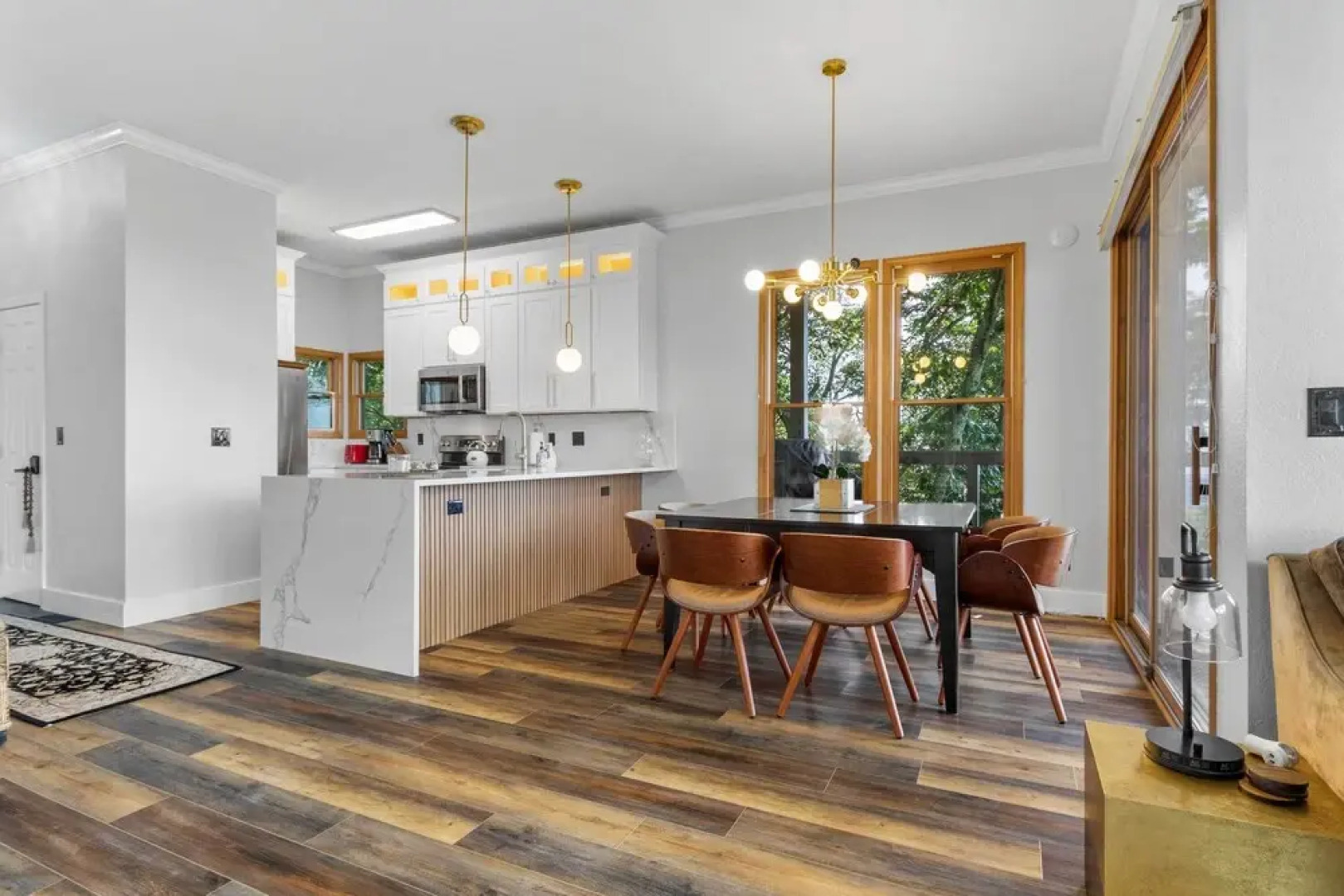 Hiking On-site: Mtn-view Burnsville Condo!