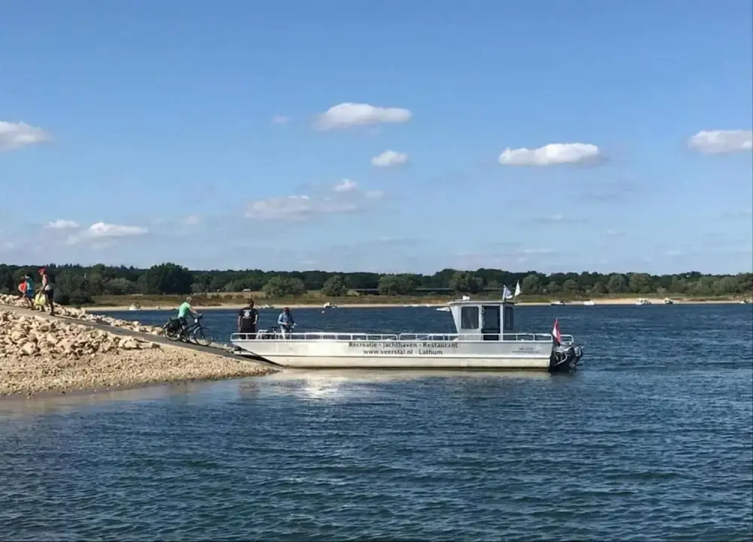 Chalet on the Recreational Lake and the Veluwe