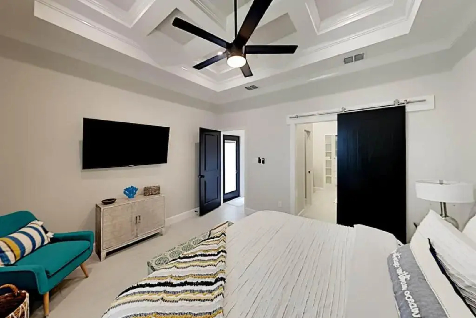 Luxurious Family-friendly Oasis with Laguna Views