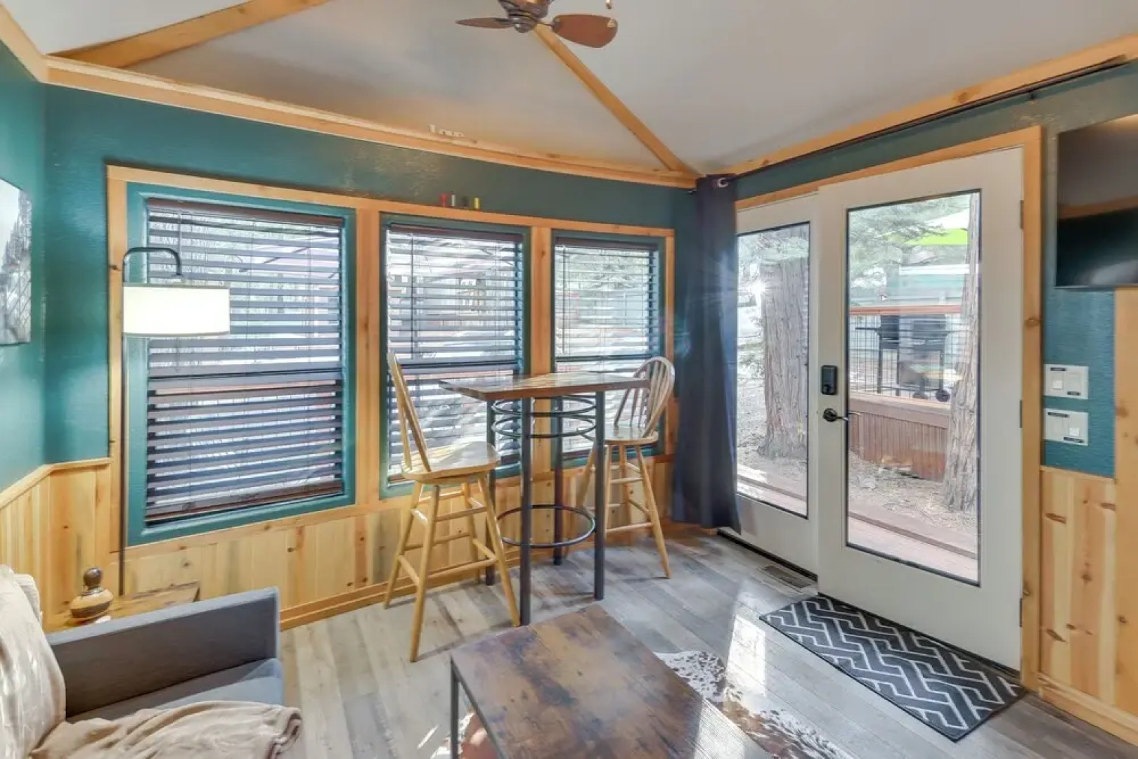 Peaceful Lake Almanor Hideaway, Fish, Hunt + Hike!