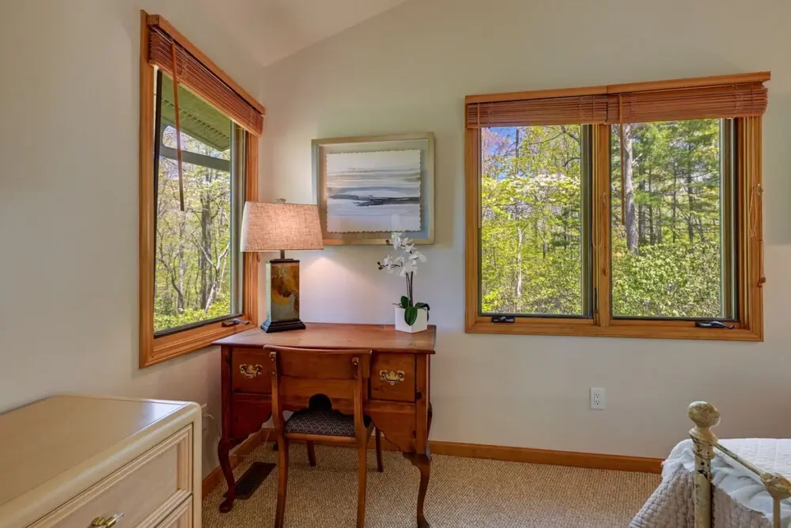 Luxe Glenville Cabin w/ Porch & BBQ ~ 5 Mi to Lake