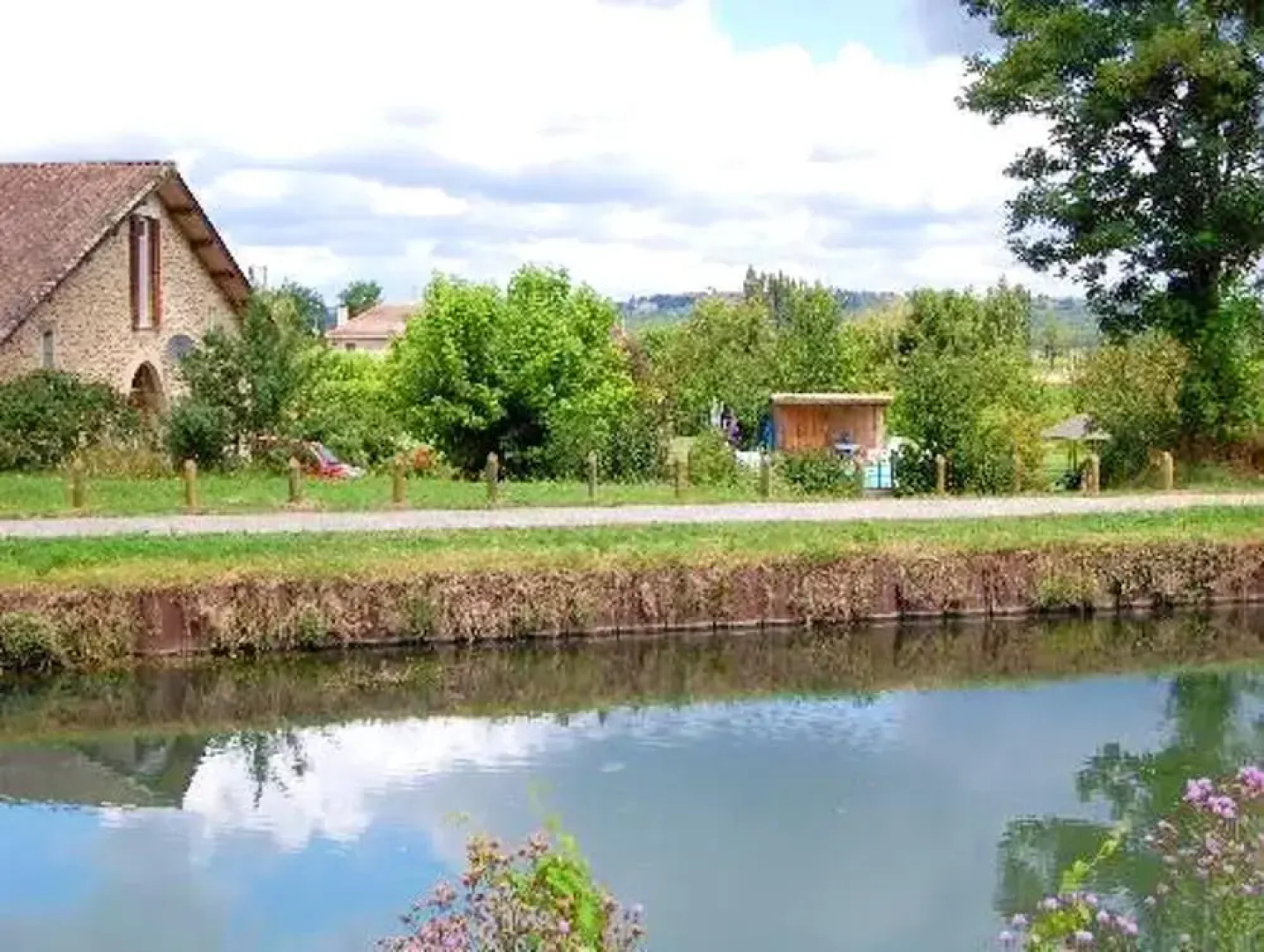 Apartment With one Bedroom in Blaignac, With Shared Pool, Furnished Garden and Wifi