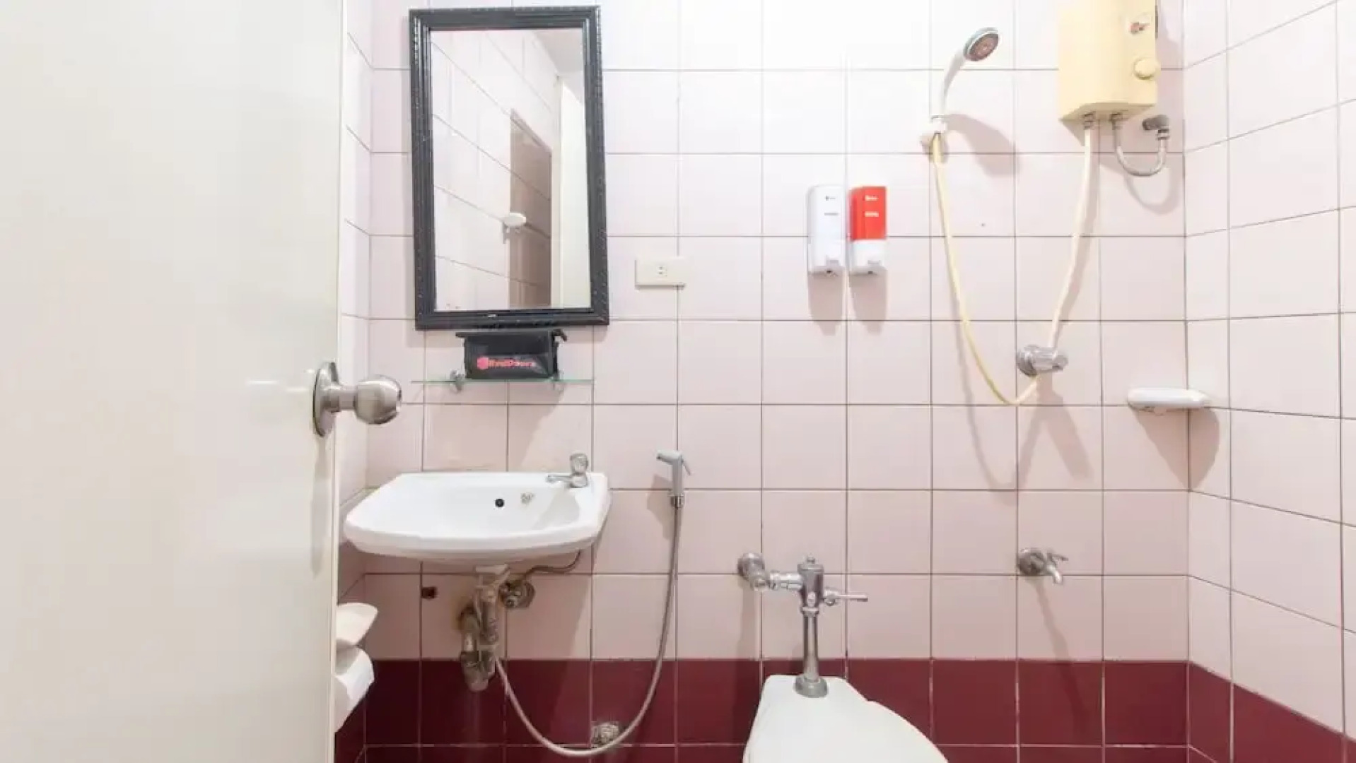 RedDoorz @ Downtown Tacloban