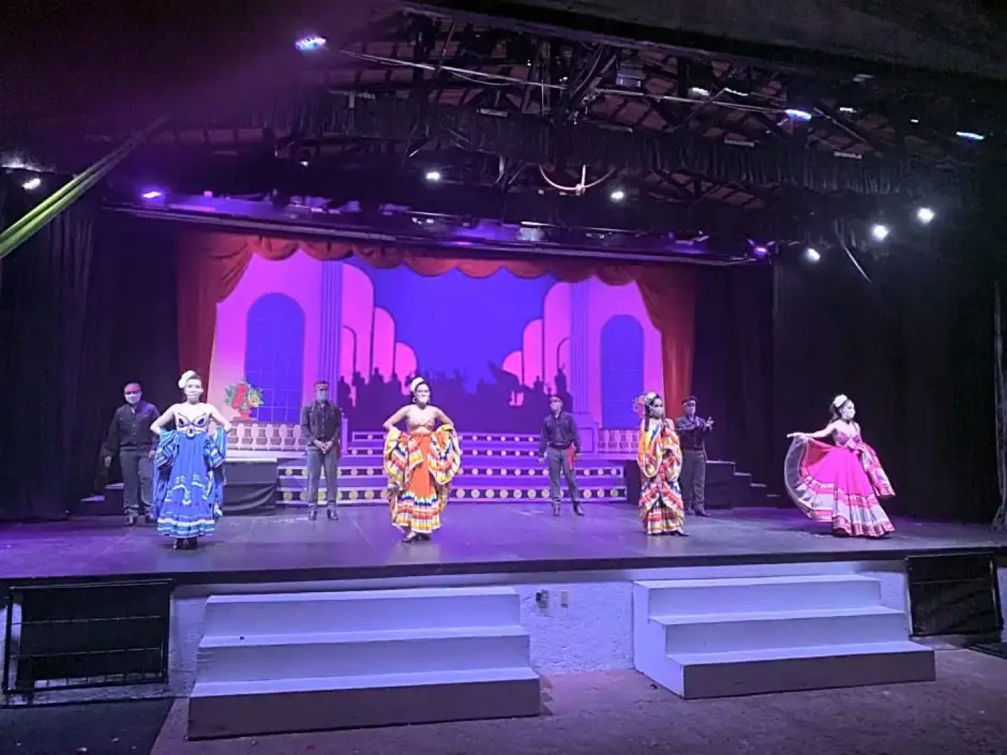 VILLA PARA 5 Personas 4 adultos y 1 Menor En HOTEL TSORO IXTAPA WIFI GRATIS