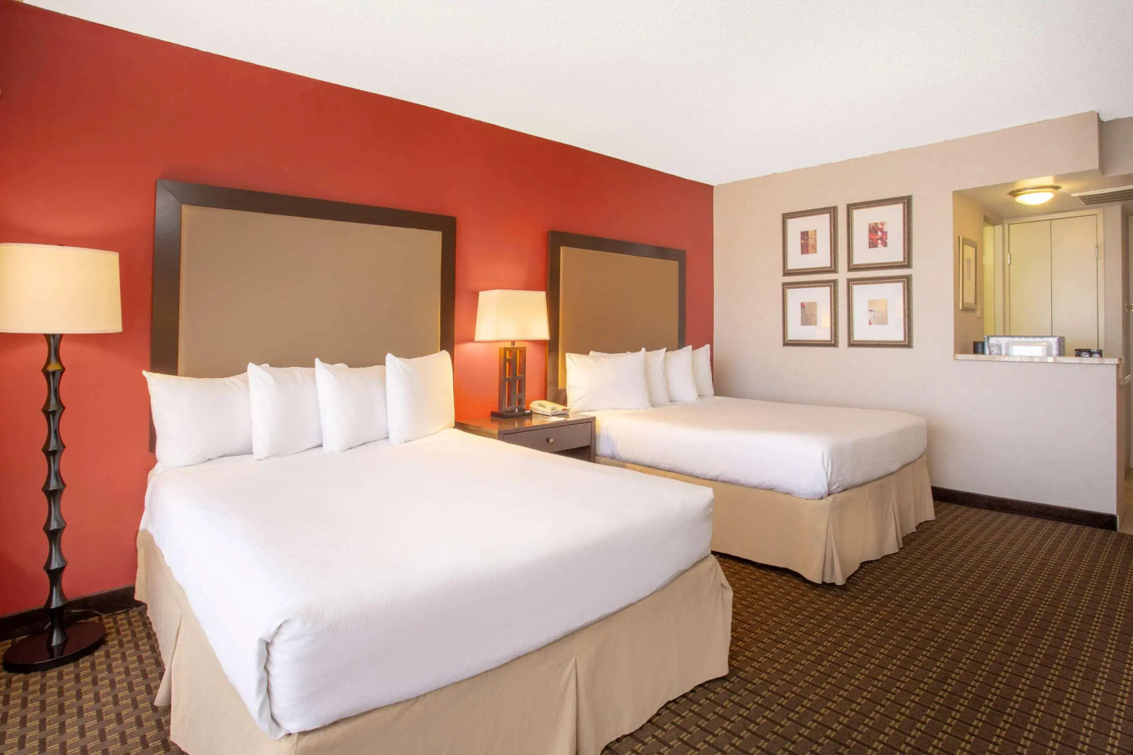 Holiday Inn Express & Suites Phoenix Midtown by IHG