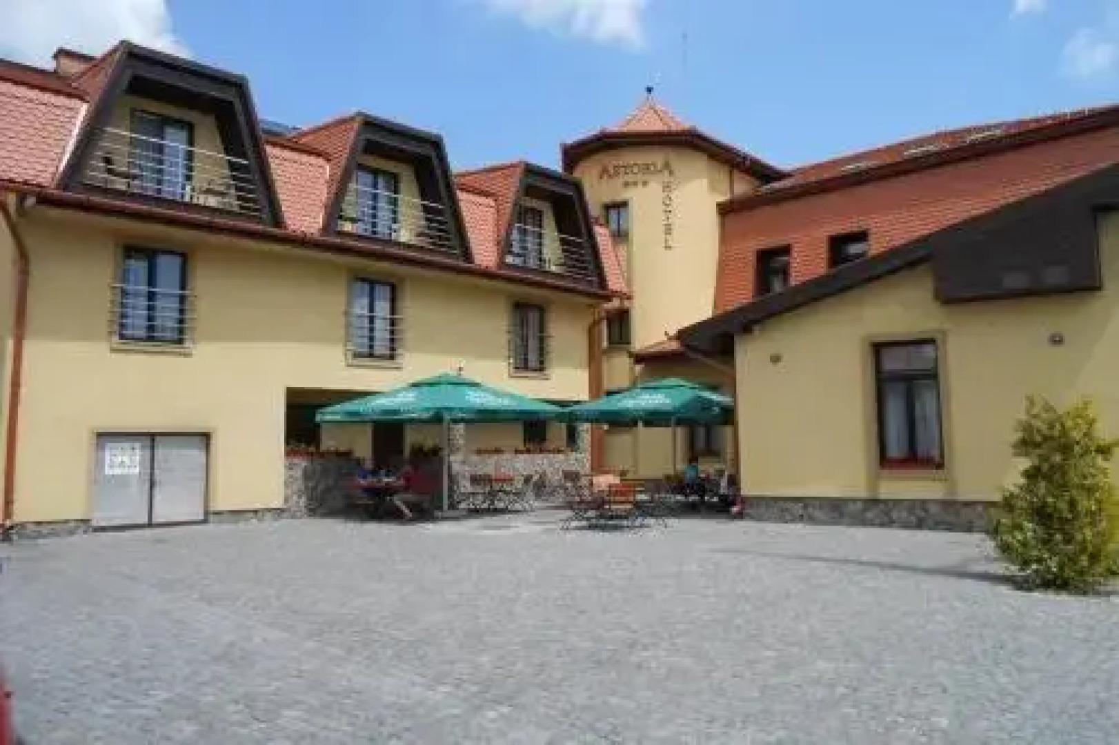 Astoria Hotel & Restaurant