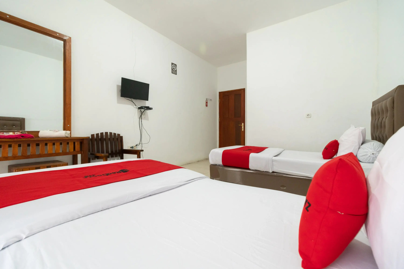 RedDoorz Syariah near Danau Kembar Solok