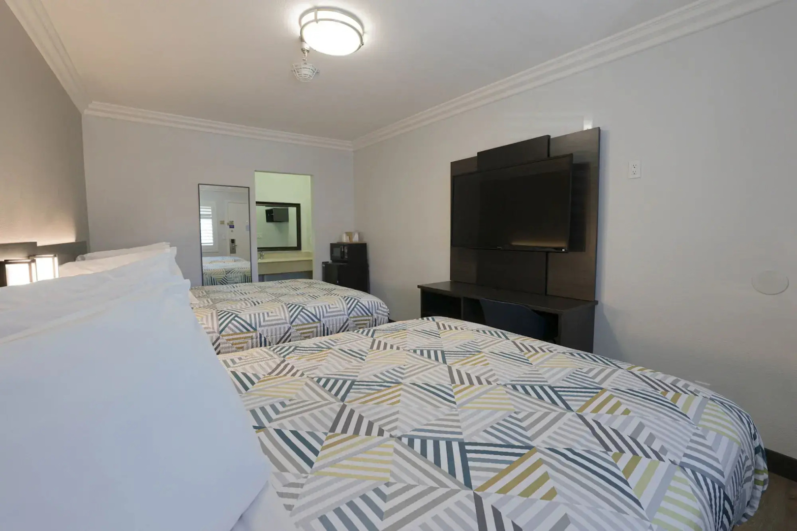 Motel 6 Tustin, CA – Orange County