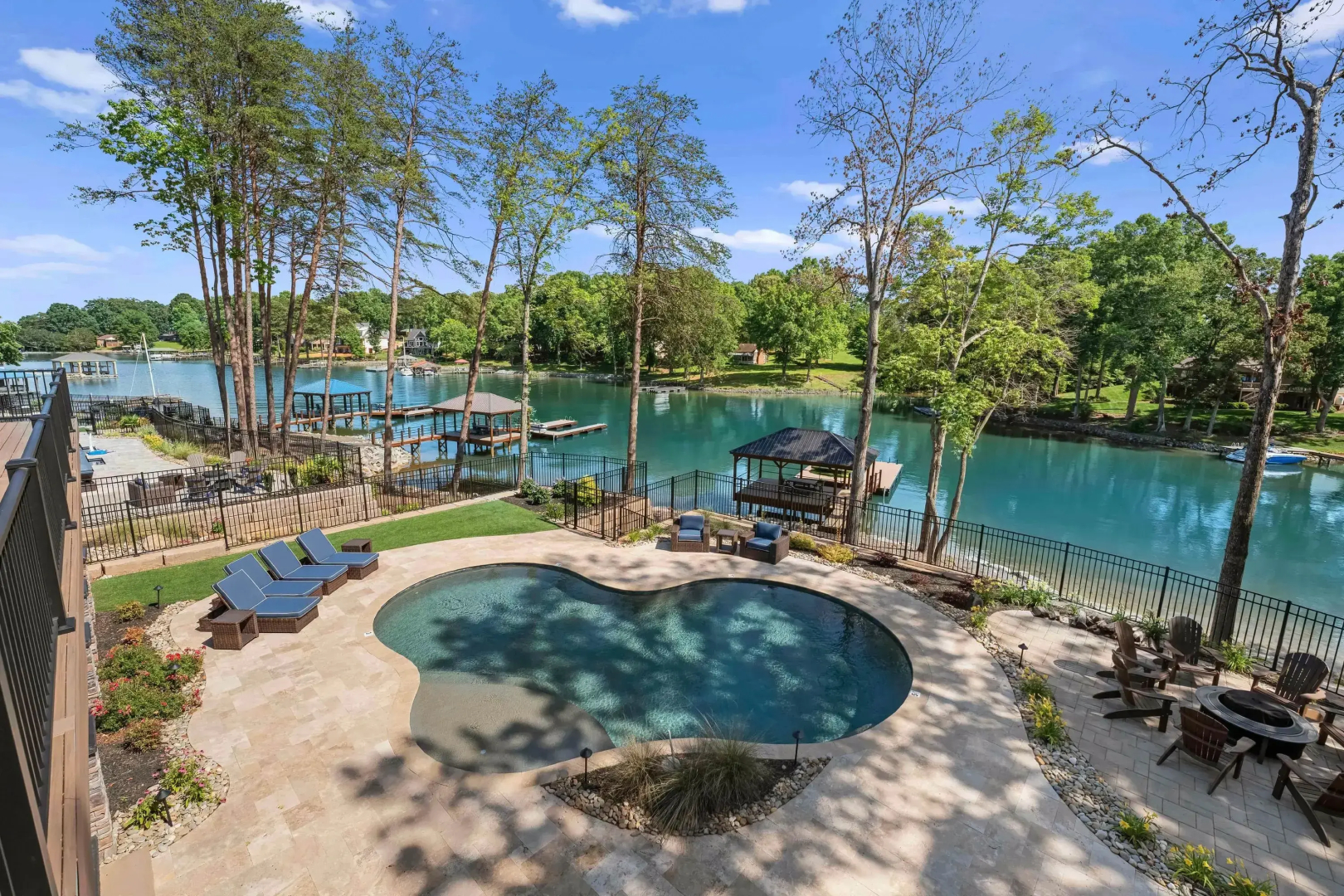 Black Bear Lodge by Avantstay Lakefront Dock Pool Theater Sleeps 20