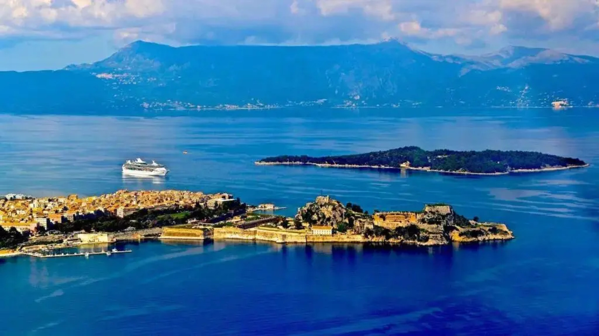 Traditional Greek Maisonette in Antiperni Village