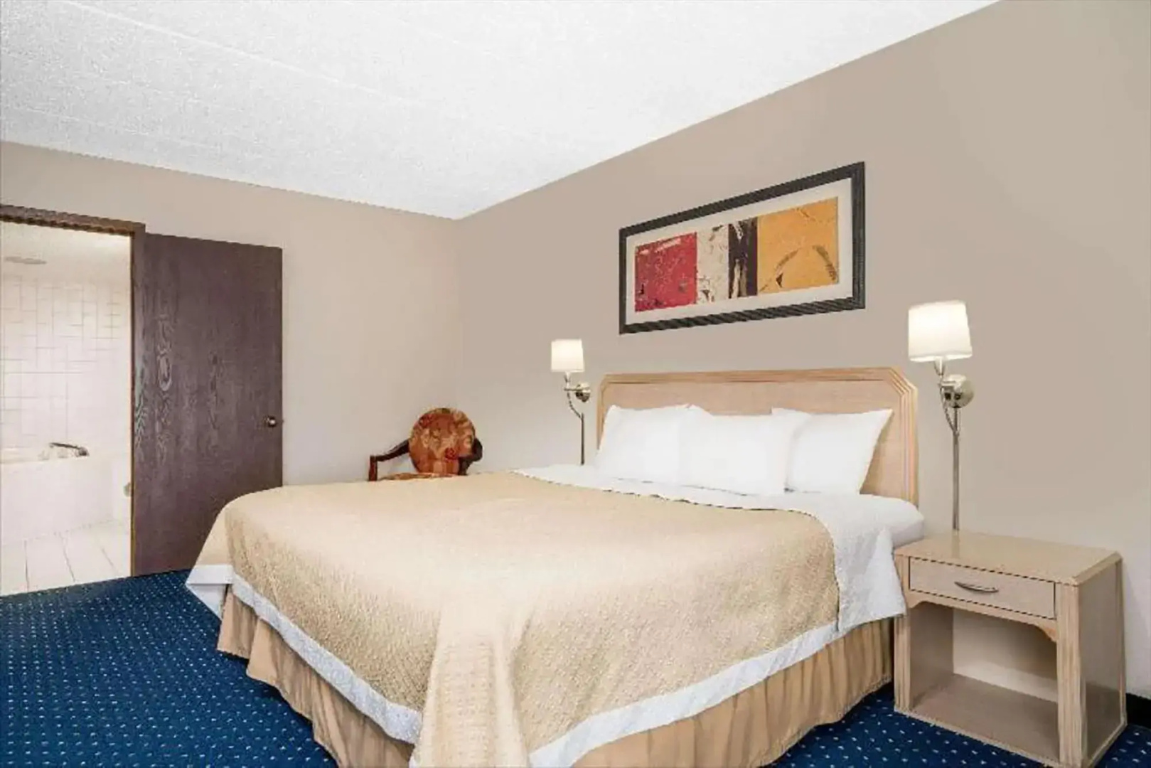 Norwood Inn & Suites La Crosse