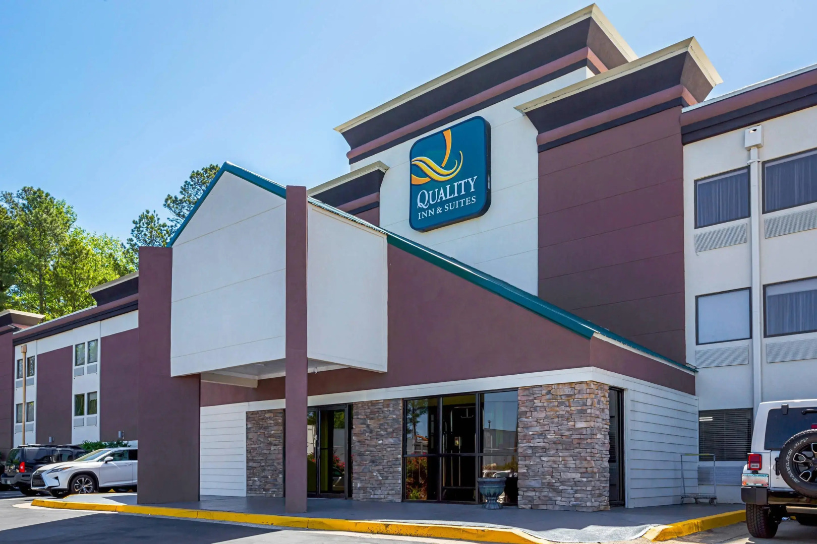 Quality Inn & Suites near Six Flags East