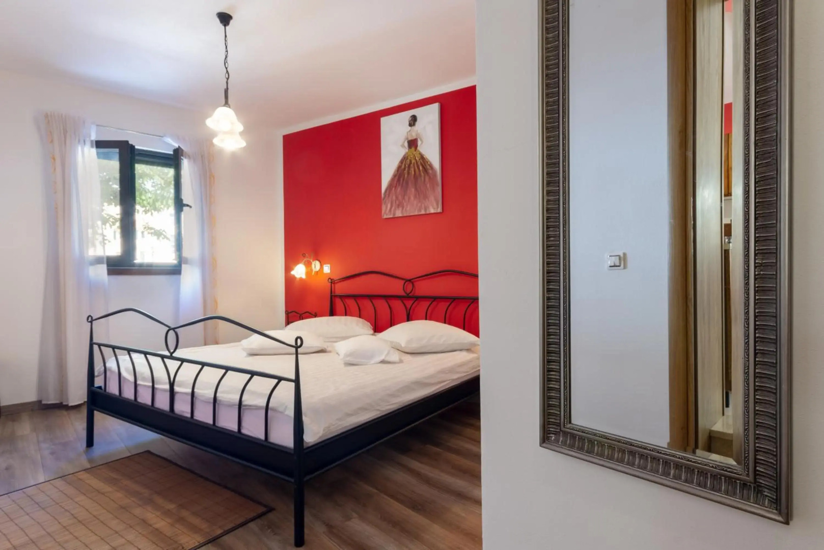 Apartment Red Romantic 2-1