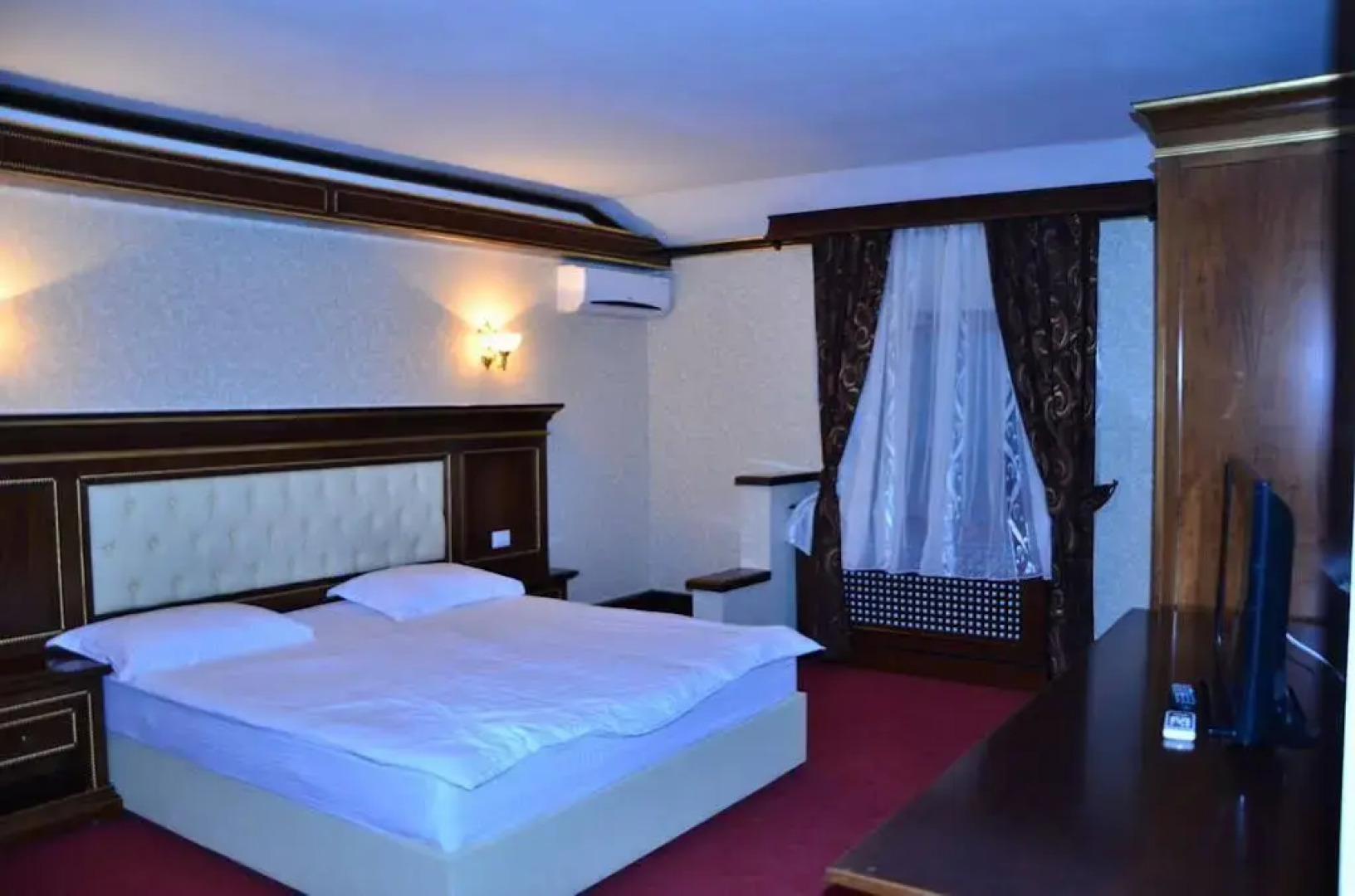 Pensiunea La Plopii Fara Sot