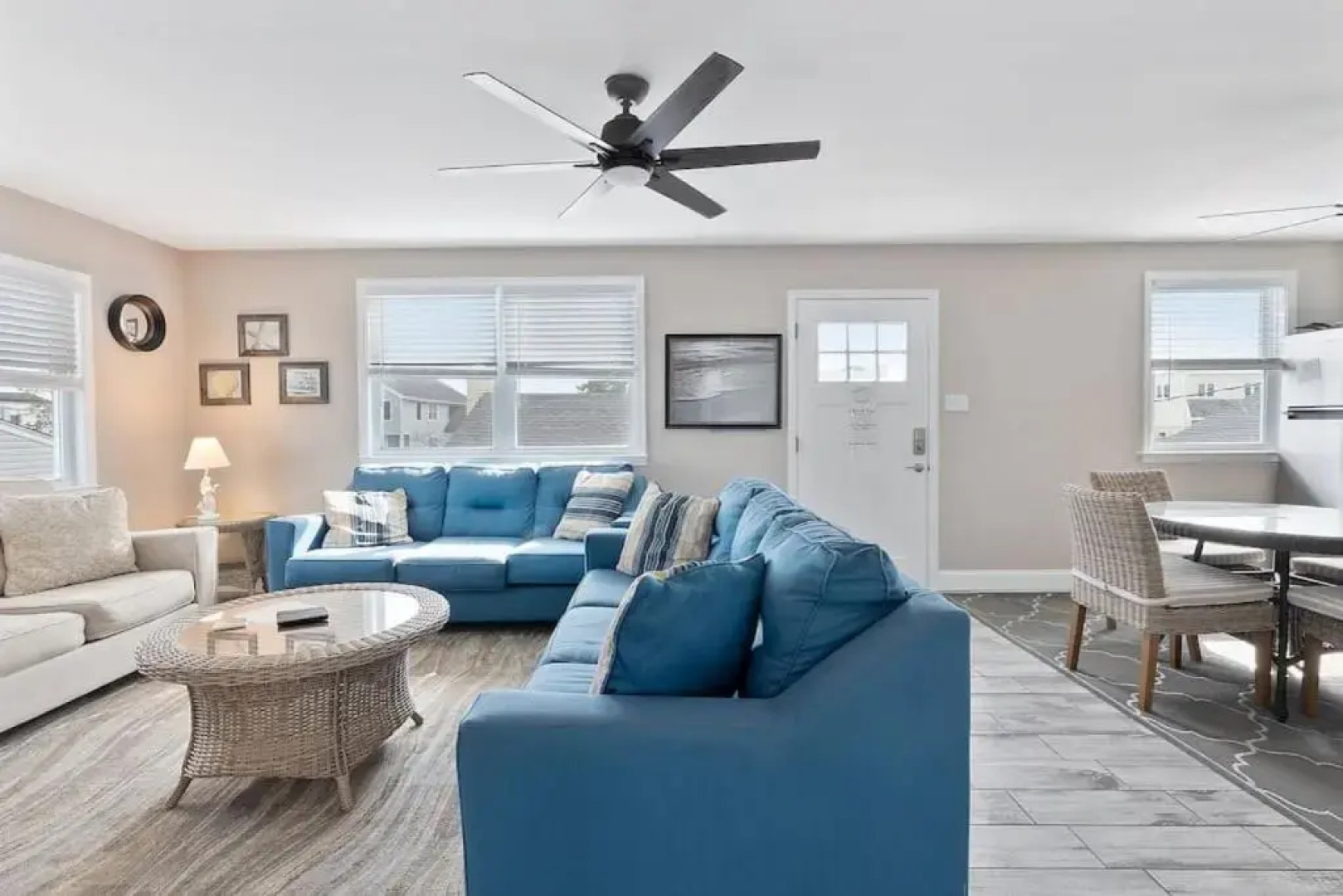 Unit B 2nd fl 2nd fl Hideaway 2 Block to Beach Parking